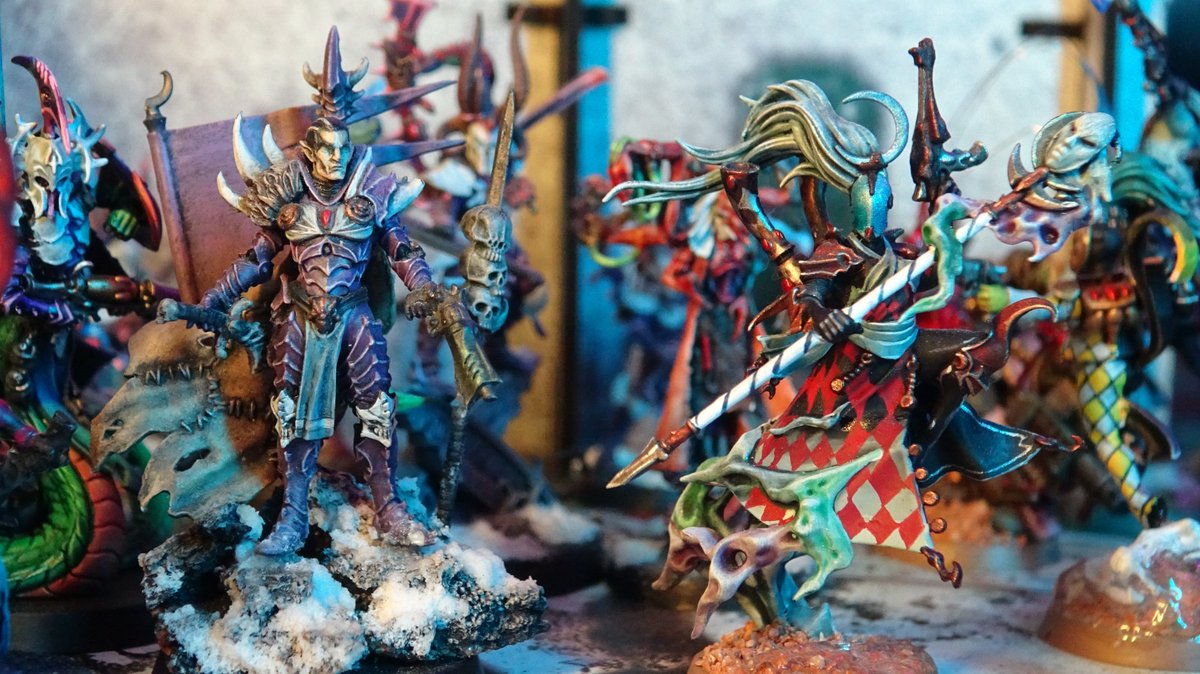 DeepGamesSpain's tweet photo. Nos visita @pmedinamaster con una lista full #Harlequins a tope de locura contra los primos oscuros #Drukhari y NO TE QUIERES PERDER LO QUE HA PASADO. Corre insensato.
#Warhammer40000 #WarhammerCommunity #warhammer #warhammer40k #wargames #gamesworkshop #paintingwarhammer #batrep https://t.co/zIu1LHwmgE