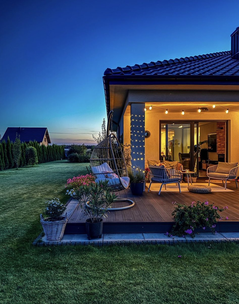 Bahçeli müstakil bir ev..