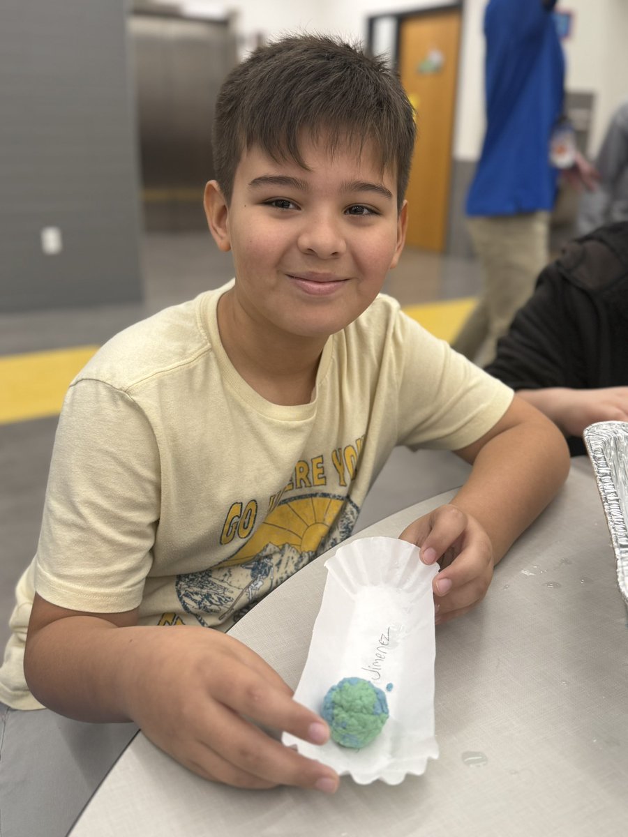 Our <a href="/SunnysideD87/">Sunnyside School</a> Stallions getting to create some recycled paper seed starters in honor of Earth Day! 🌎 🌱 🪴 <a href="/BSD87/">Berkeley S.D. 87</a> #1D1T1M #empower87