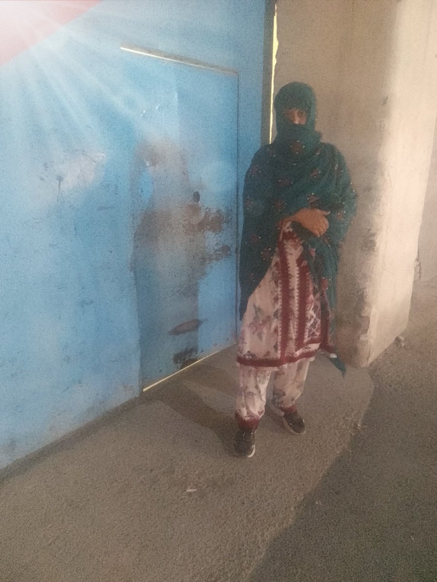 SabihaBaloch_'s tweet photo. At this late hour, Gulzadi Baloch’s sister has reached at Hudda Jail Quetta, fearing for her safety. Yet the police have denied them a meeting.
#StopBalochGenocide 
#ReleaseBYCLeaders https://t.co/8UuyaSvjXD