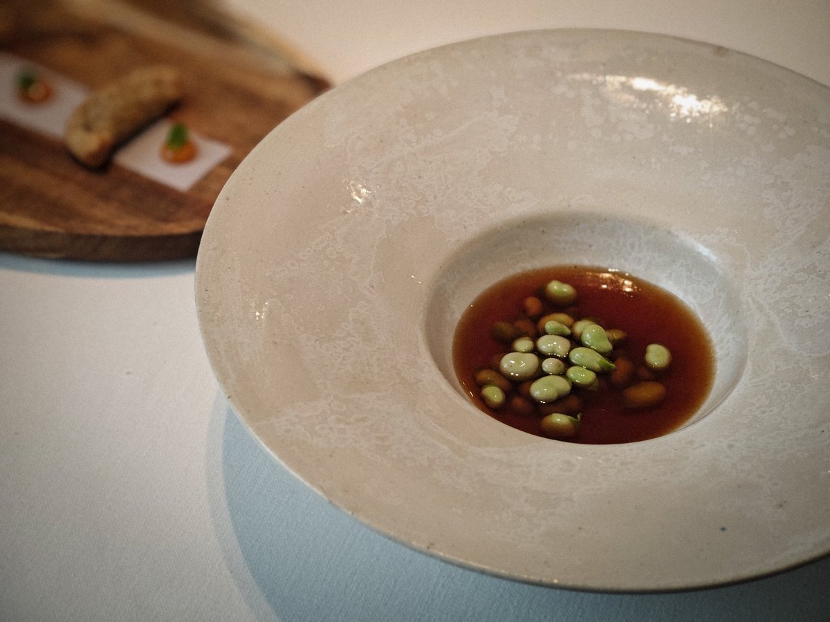 Viví una epifanía andaluza en <a href="/msaborandaluz/">Mesón Sabor Andaluz</a> (Alcalá del Valle, Cádiz).

Estuve emocionado toda la comida: sabores profundos, cocina de temporada y territorio, elegante, fina y con unos jugos espectaculares. Pedro, y equipo y familia, ofrecen una hospitalidad exquisita. ¡Vayan!