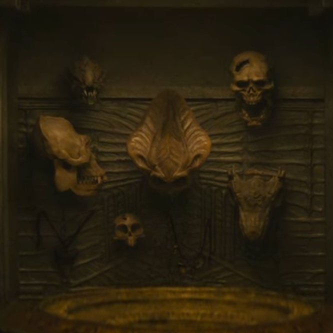 CultureCrave's tweet image. Elle Fanning's #PredatorBadlands character is a Weyland-Yutani android — the corporation from the #Alien franchise
An alien skull resembling one from 'Independence Day' also seemingly appears — a franchise now owned by Disney