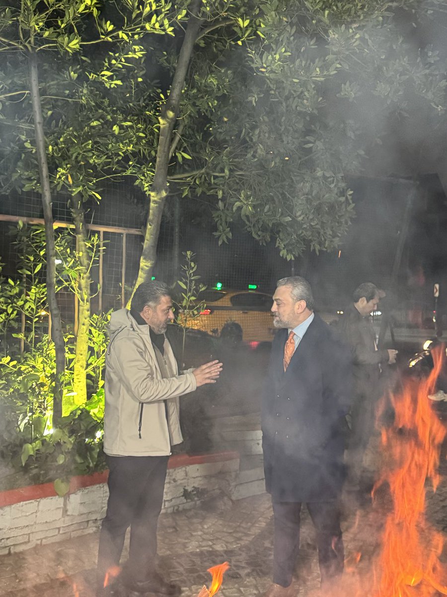 Flash Haber TV’nin eski binasından son yayın…
Bu binada ilk yayını 1993 yılında yapan yani Flash TV’nin ilk çalışanı Gökhan Taşkın ve ekibe son katılan ben Serkan Fıçıcı az sonra yayındayız.