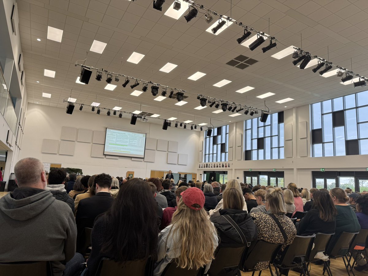 rw_school's tweet image. RWS11 parents and students were invited in for a final Raising Achievement Evening today. Thanks for all your support as we head into the exam season. 

🖤💚

#LearnLeadExcel