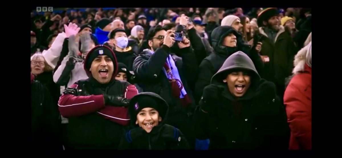 Lefonz11's tweet photo. @AVFCOfficial Guess who made the @BBCOne advert for the match #utv https://t.co/m5VoVKTPCG