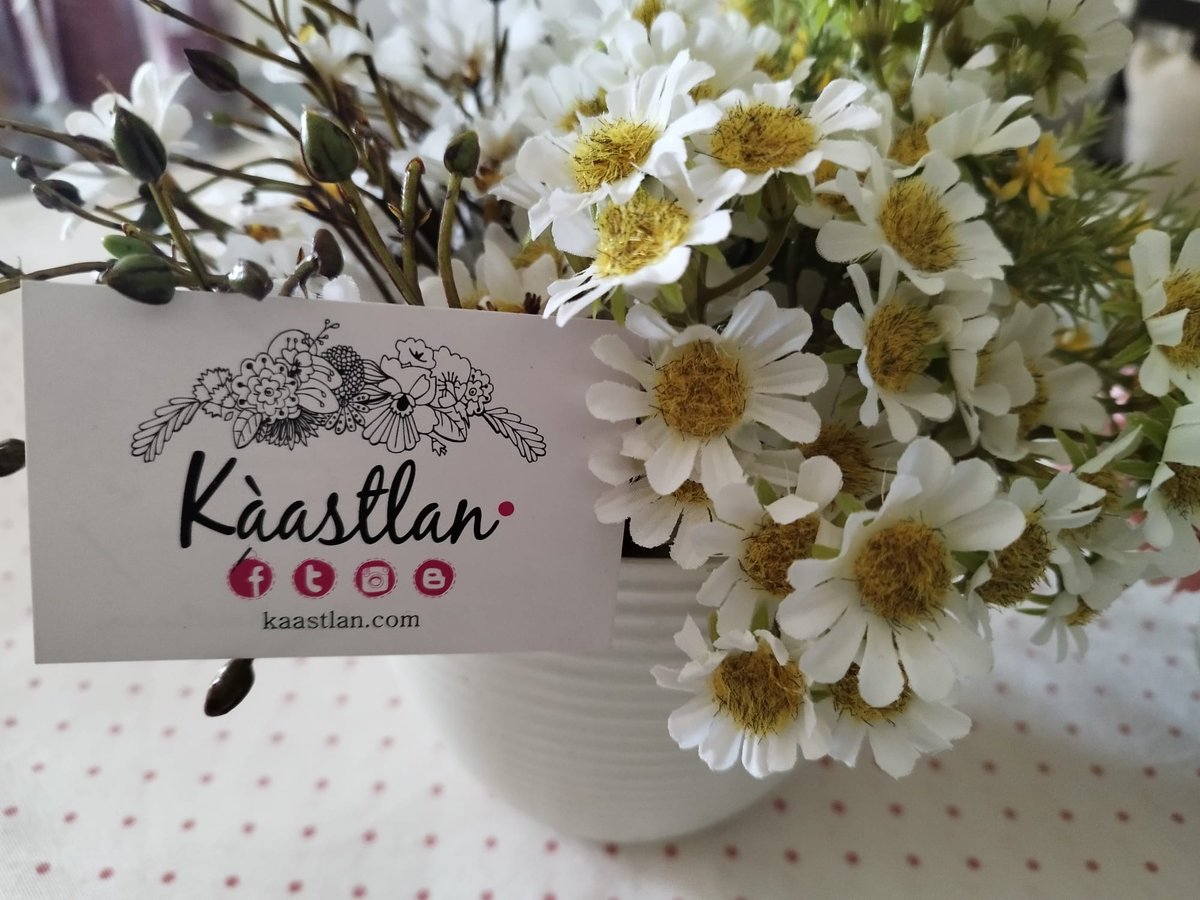 Kaastlan's tweet photo. Habéis sido muchas las que nos habéis preguntado, al no haber visto publicaciones de la nueva colección.  Hemos sentido mucho no poder acompañaros un año más,  pero la mitad de Kàastlan está con un brazo "averiado" y todo lo que hacemos es a mano, de ahí la imposibilidad. https://t.co/dqyH7xgdKY