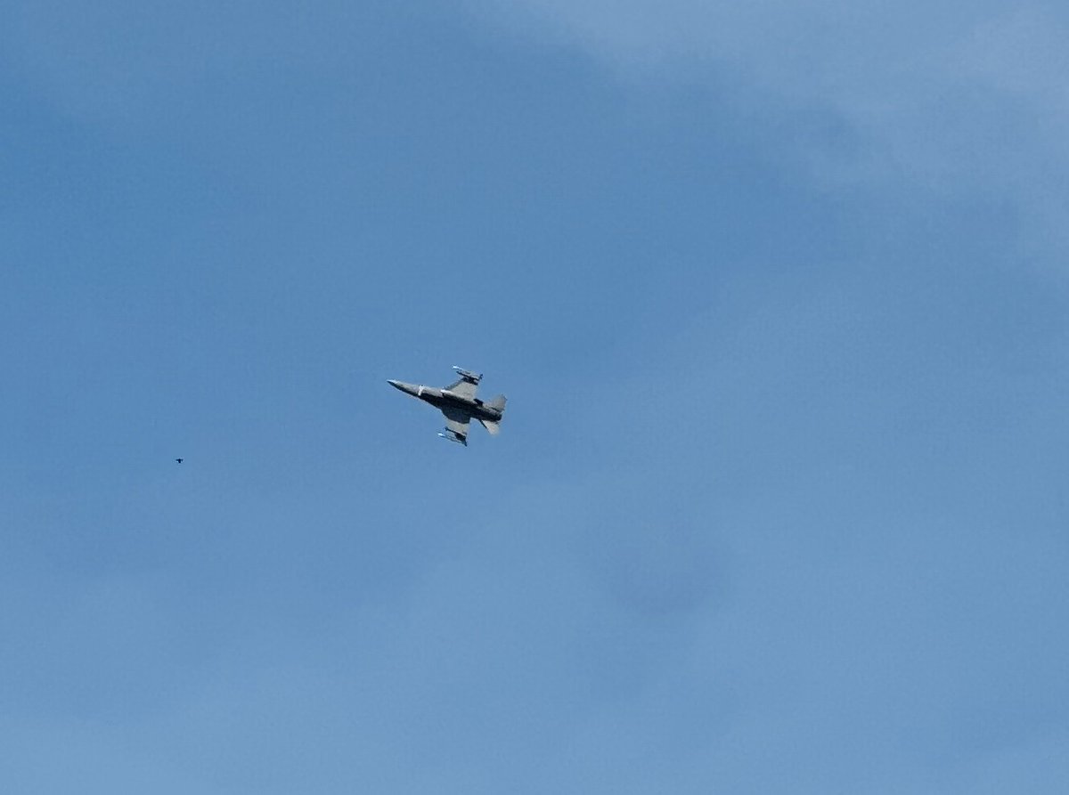 SeeYouInTH's tweet photo. We’re enjoying the sun and a mini airshow on Terre Haute’s east side today!
And, as you can see, progress is coming along nicely for the new Quik Trip gas station right next to the THCVB’s Visitors Center! ☀️✈️ 🏗️🚧
#SeeYouInTerreHaute #Terredise #VisitorsCenter #MiniAirshow https://t.co/ZWqcmKAtCh