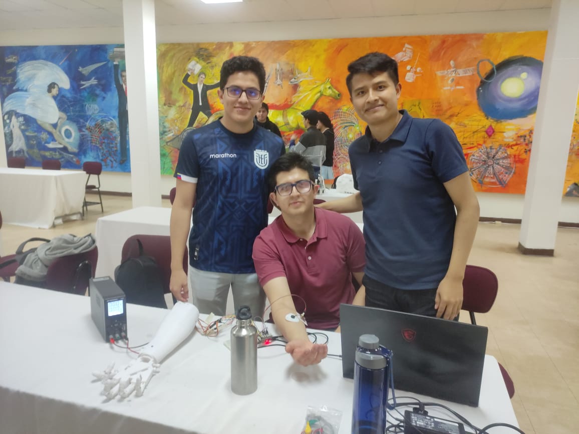 UIDE's tweet image. 🔧 ¡#ArduinoDay2025 es innovación!
Nuestros estudiantes de #Mecatrónica demostraron que el futuro se construye con robótica, electrónica y programación. 🚀
Estudia donde la tecnología transforma realidades. 🎯
Descubre más 👉 bit.ly/4ivQiRr