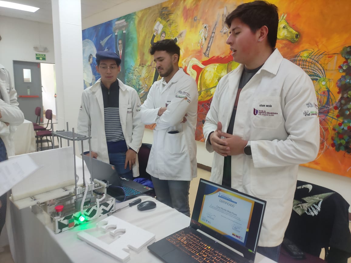 UIDE's tweet image. 🔧 ¡#ArduinoDay2025 es innovación!
Nuestros estudiantes de #Mecatrónica demostraron que el futuro se construye con robótica, electrónica y programación. 🚀
Estudia donde la tecnología transforma realidades. 🎯
Descubre más 👉 bit.ly/4ivQiRr