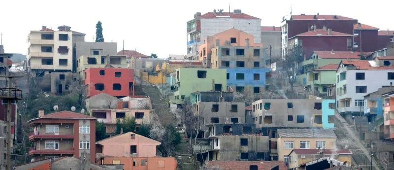 Kafa süper. Kamu arazisine tümü kaçak ve depreme dayanıksız  binaların inşasına göz yummak en büyük ihanettir
Bu kafa Hatayda 6 mahallenin riskli alan ilanını yargıya götürüp iptal ettirdi. Depremdr o mahallerde binlerce kişi öldü
Esas hain ve o canların katili sizsiniz <a href="/ATAISIK_/">ATAKIZ</a>
