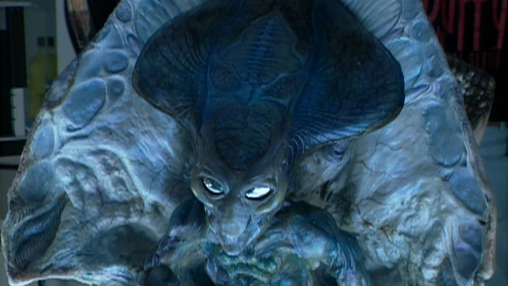 CultureCrave's tweet image. Elle Fanning's #PredatorBadlands character is a Weyland-Yutani android — the corporation from the #Alien franchise
An alien skull resembling one from 'Independence Day' also seemingly appears — a franchise now owned by Disney