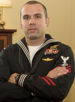 op_hawkeye's tweet photo. 4.23.2017 ~ SO1 Ryan Larkin 🇺🇸
#OpHawkeyeRemembers #RyanLarkin #BronzeStar #USNavySEAL #SEALTeamSEVEN #LLTB #SOFMedic #supportourSOFcommunity #Operation_Hawkeye
📜🎥 https://t.co/5Oe0OSXeku
📰 https://t.co/kOV2lec2KB
🎥 https://t.co/BPM3bPTvCS
📰 https://t.co/i55u2UYrdo https://t.co/s4y3UeZT12