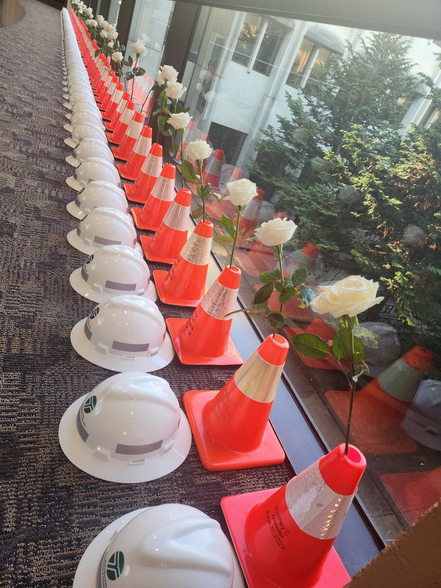 BarbaraLaBoe's tweet photo. Going #Orange4Safety at WSDOT - today and every day please help keep our road crews safe! https://t.co/mQza7eMQa7