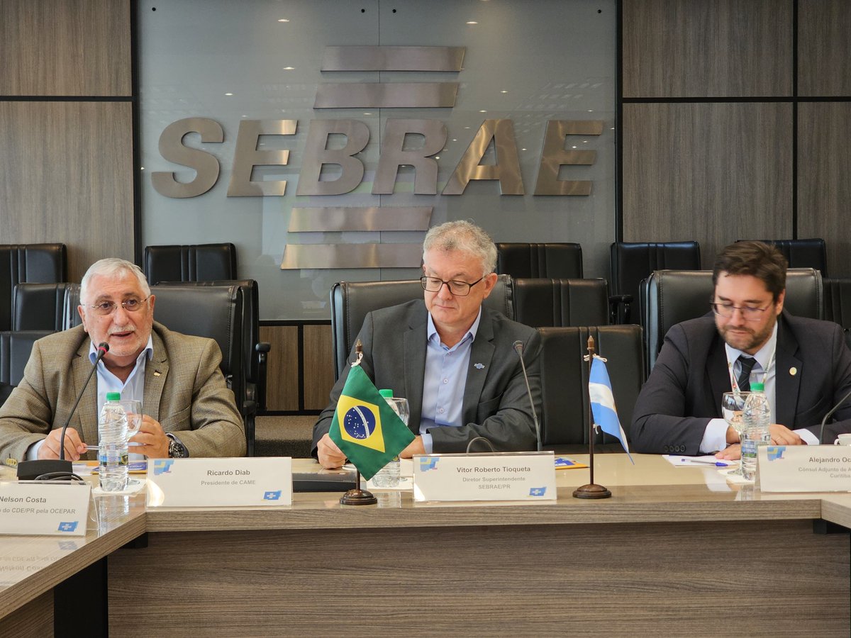 redcame's tweet photo. 🤝 TRABAJO CONJUNTO CON LA SEBRAE 🇧🇷 🇦🇷
Por tercer año consecutivo, #CAME y @SEBRAE_PR generaron acciones conjuntas y estrecharon lazos en el marco de la #ExpoApras 2025, en la ciudad de Curitiba. Una comitiva con funcionarios provinciales, dirigentes y empresarios #pymes de 13 provincias de la Argentina intercambiaron ideas y experiencias con la entidad más importante y representativa de las micro y pequeñas empresas del estado de Paraná.
#CAMEenBrasil