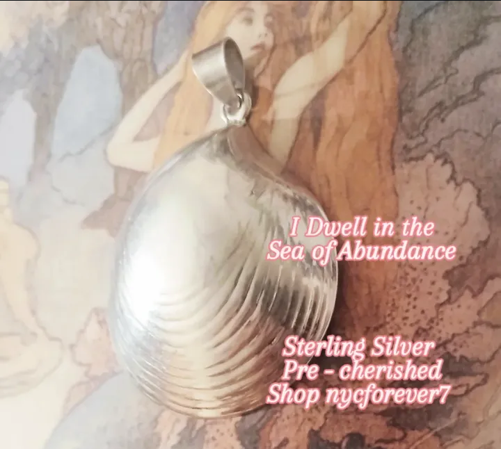 nycforever7's tweet photo. 35 - 40% Off Sale Today Only
#sterlingsilver #seashell #unisex #vintage
Shop https://t.co/OItHCBuz10
https://t.co/zMNNRLO3I5
Thanks for supporting #smallbusiness #womenownedbusiness #precherished #silver
#shellcollection #pendant #stylist #seaofabundance #abundance https://t.co/TtMmldgUIh