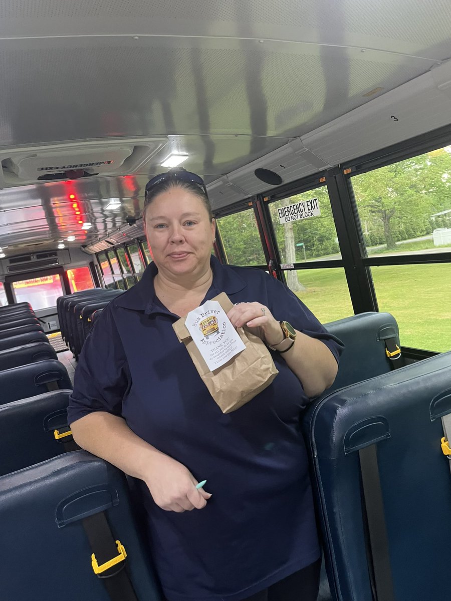FairOaksHCPS's tweet image. Happy School Bus Driver Appreciation Day from FOES!!
"We Love How You Roll!!" 🚌🚍#GrowingGreatness