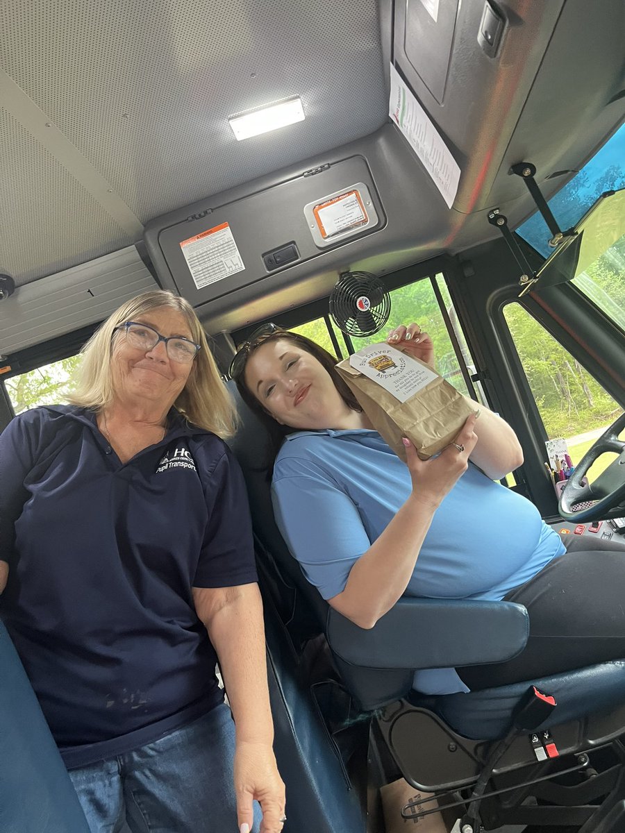FairOaksHCPS's tweet image. Happy School Bus Driver Appreciation Day from FOES!!
"We Love How You Roll!!" 🚌🚍#GrowingGreatness
