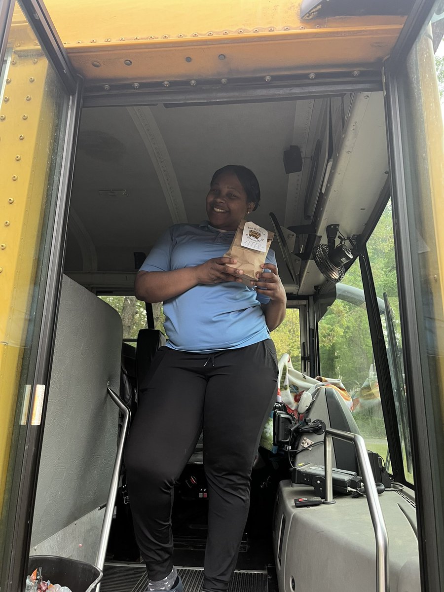 FairOaksHCPS's tweet image. Happy School Bus Driver Appreciation Day from FOES!!
"We Love How You Roll!!" 🚌🚍#GrowingGreatness