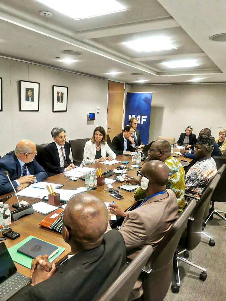 🌍 En marge des Réunions #FMI/#BM à Washington (21-26.04.25), le Ministre de l’Économie Dr Aboubakar NACANABO a rencontré Kenji OKAMURA, DGA #IMF. Thèmes : coopération face au #climat, accès aux fonds résilience et mobilisation des #ressources domestiques.