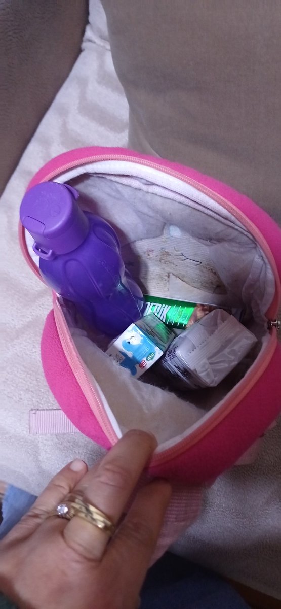3 yaşındaki kızım kendisine deprem çantası hazırlamış 😔😔😔