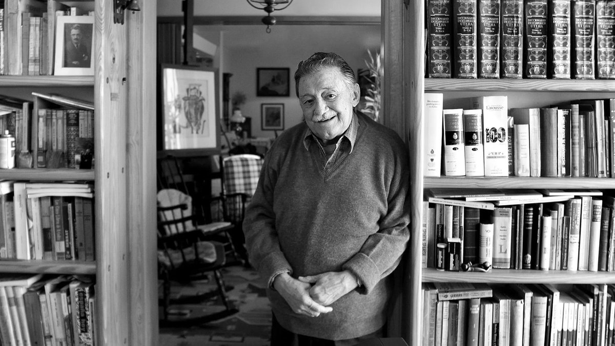 📚 Hoy es el Día del Libro
Mario Benedetti supo vivir entre libros: como lector apasionado y como autor imprescindible.

Celebramos al libro, ese dispositivo sencillo y poderoso que puede ser refugio, puente, chispa o memoria.