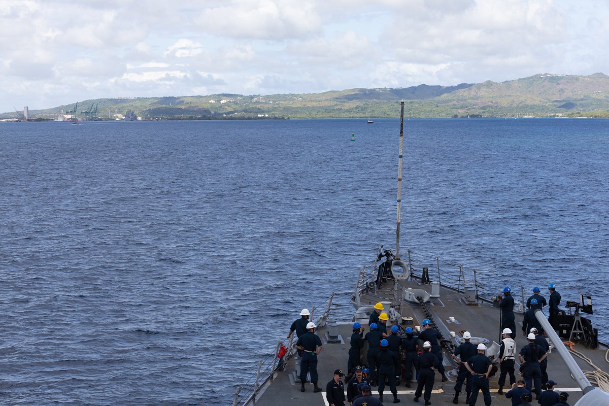 USPacificFleet's tweet image. USS Curtis Wilbur (DDG 54) pulls into Naval Base Guam, April 21, 2025. 

Part of the Nimitz CSG, Curtis Wilbur is operating in the 7th Fleet AOR, reinforcing the U.S. Navy’s commitment to a free and open Indo-Pacific. 🇺🇸⚓ #USNavy #ForwardDeployed