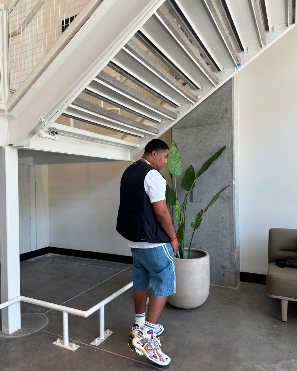 A classic combo that never fails. Kingbranton pairs his Original Fit Crewneck with a vest for a timeless, sweat free look.

#ThompsonTee #SweatProof #UGC