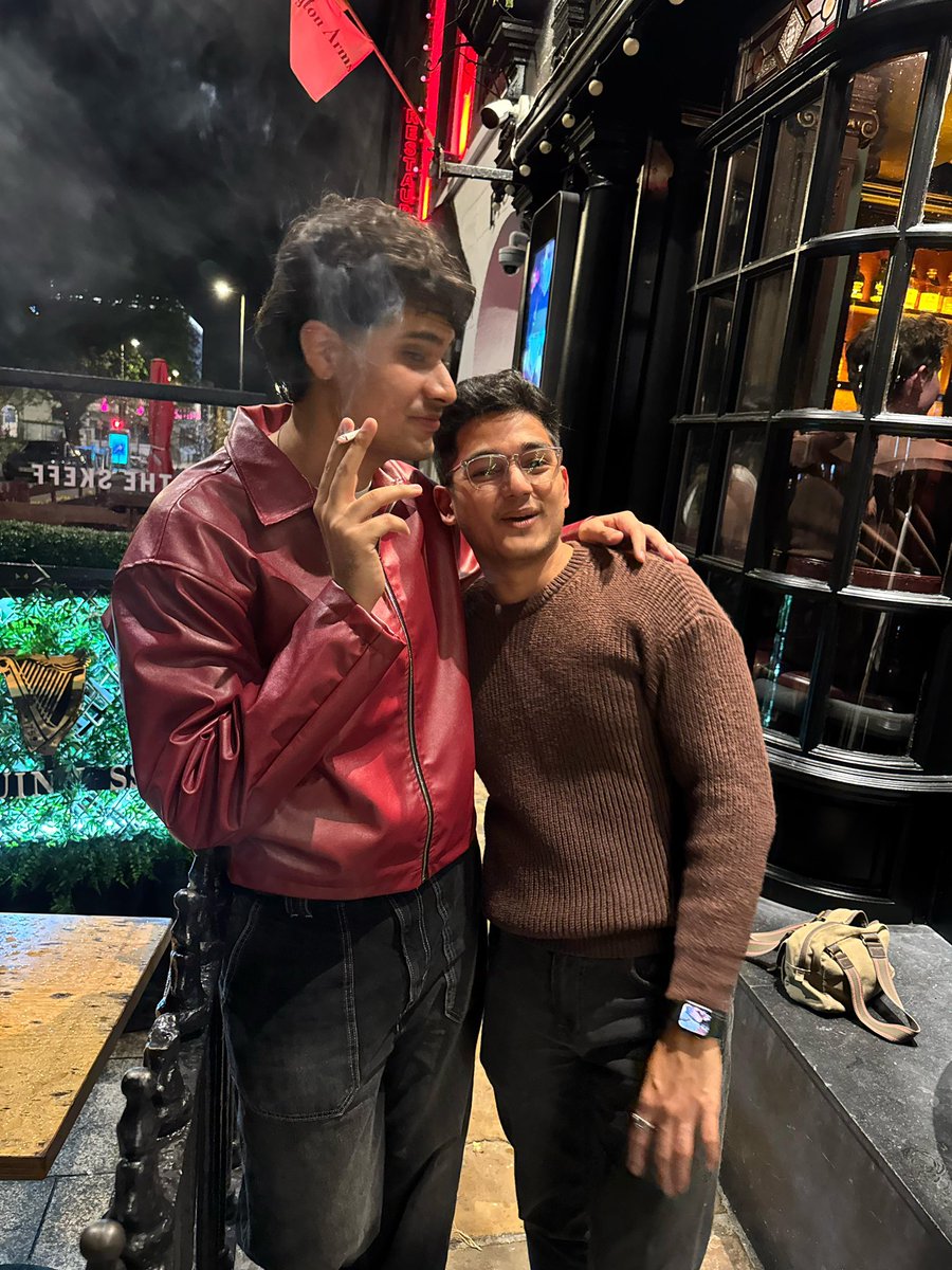 adtyyaaaaaa's tweet photo. 🚬🎸 https://t.co/APzkR0r2UU