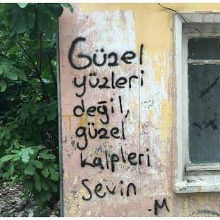 KaliteliDuvar's tweet photo. •••Güzel yüzleri değil, güzel kapleri sevin•••

#güzel #duvaryazısı #duvaryazilari https://t.co/rdrIj7DhOL