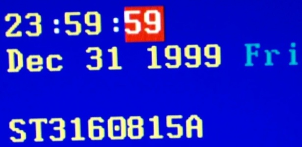 Em 1999, o medo do bug do milênio (Y2K) fez governos e empresas gastarem bilhões para evitar colapsos digitais. ⏳💣 #Curiosidades #BugDoMilenio