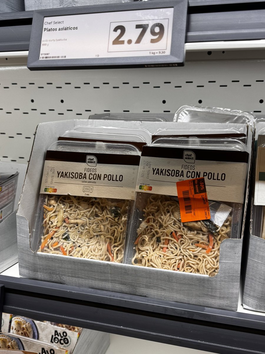 elprdigio's tweet photo. @lidlespana  lo de tener productos caducados de hace 2 días bien no y no solo uno 🙄😶‍🌫️? En malaga una de vuestras nuevas tiendas 🫢… https://t.co/OeryDGChmW