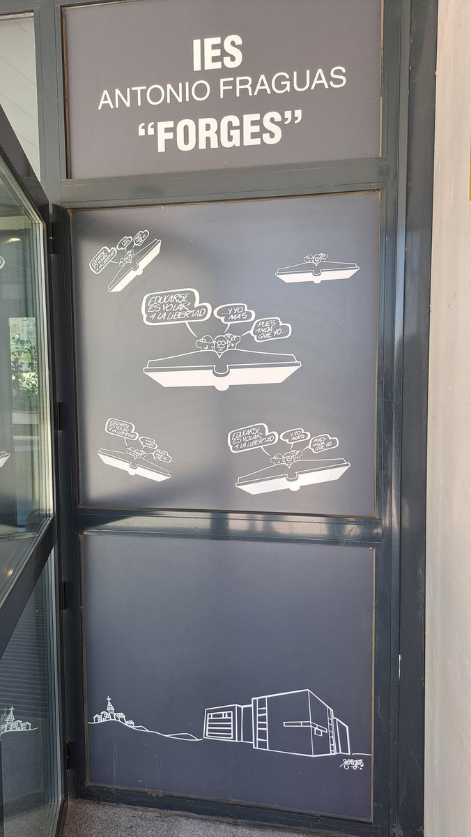 forges's tweet image. En este Día del Libro hemos tenido el privilegio de inaugurar en familia la nueva biblioteca del @ForgesIes en el madrileño barrio de Atocha. ¡Gracias por tanto cariño y entusiasmo! ¡Y por esos ejemplares de la revista ‘Bocata’! ¡Ha sido inolvidéibol!