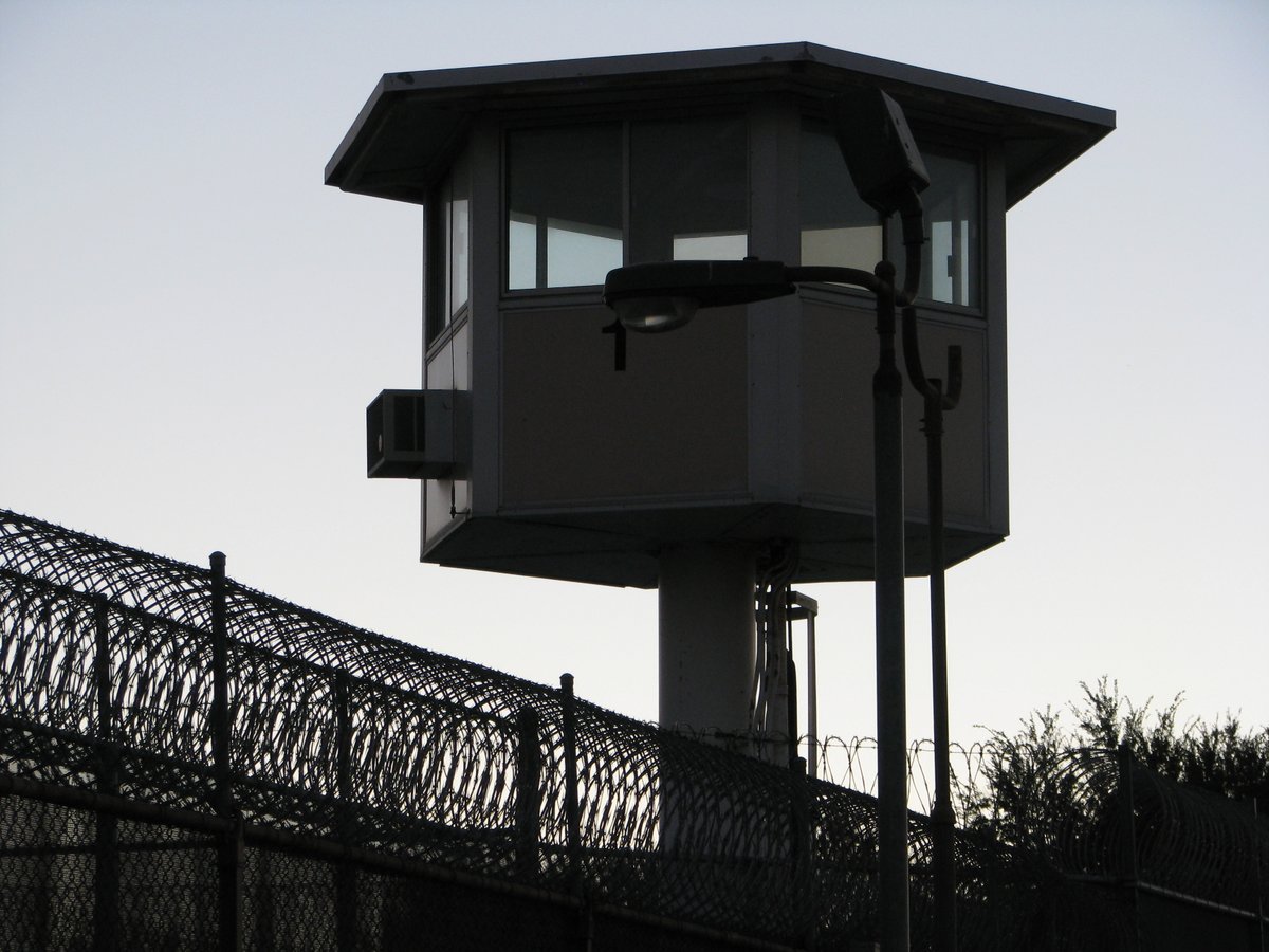 The Society Pages (@thesocietypages) on Twitter photo How does growing up in prison shape coming of age and milestones? Research in the American Journal of Sociology by David Jonathan Knight <a href="/Columbia/">Columbia University</a> shares the prison experiences of young Black & Afro-Latino men.
Read our new piece by Eleanor Nickel:
🔗 bit.ly/3RyKQ54 🔗 How does growing up in prison shape coming of age and milestones? Research in the American Journal of Sociology by David Jonathan Knight <a href="/Columbia/">Columbia University</a> shares the prison experiences of young Black & Afro-Latino men.
Read our new piece by Eleanor Nickel:
🔗 bit.ly/3RyKQ54 🔗