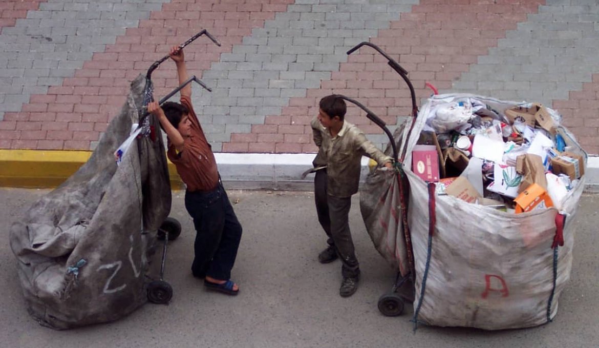 “Bedeli ağır olan bir yaşamın bayramı olmaz…!”
#23nisan