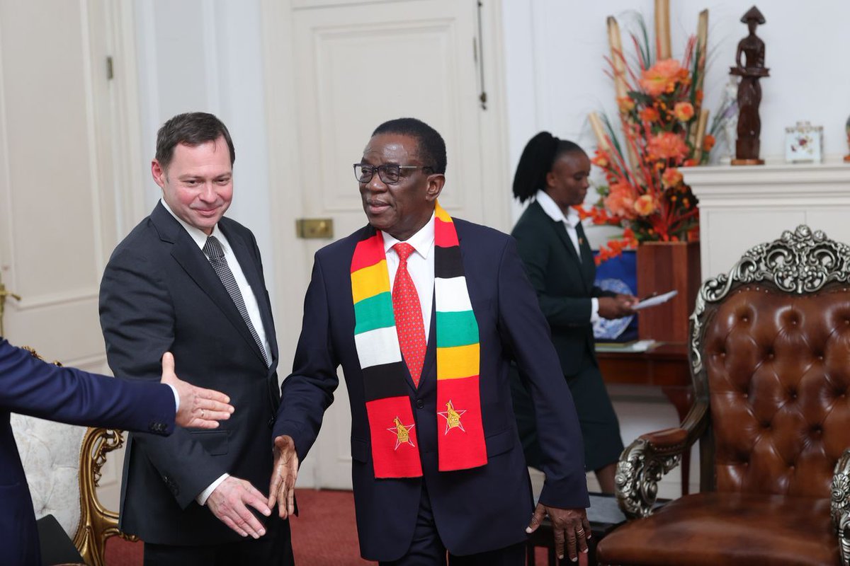 KaziboniN4091's tweet image. President @edmnangagwa welcomes senior executives from Alrosa, Russia&apos;s leading diamond mining company, during a high-level meeting at State House this afternoon.

#Engagement 
#Alrosa
#Mining
#edevolutionmedia
#Updates4ED