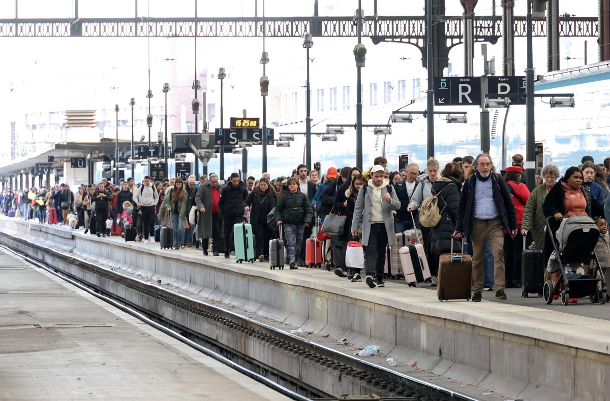 Une grève la semaine du 8 mai semble inéluctable

❌ La réunion qui s’est tenue ce mercredi après-midi entre la direction de la SNCF et SUD-Rail n’a pas permis d’aboutir à un accord

➡️ l.leparisien.fr/UjrO
