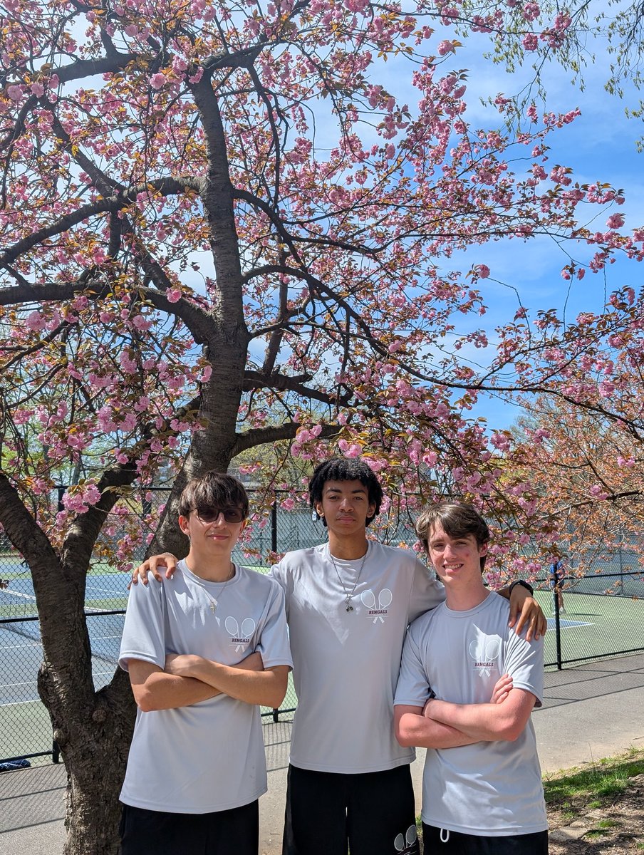 MichaelDimasi's tweet photo. After an exceptional 5-0 win v. East Side, the BHS Boys' Tennis Team had a competitive and enjoyable day at the ECT in Branchbrook Park. https://t.co/hdsDnSSVeK
