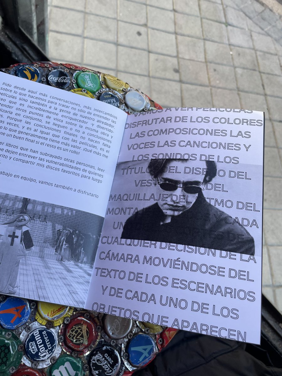 postpunkfloyd's tweet image. 🔻 Fanzine sobre cositas de cine y ser gente disfrutona !!!
Está impreso en papel guay y tiene muxa fotito todo blanco y negro eso sí 😎
5€ cada uno, puedo entregar a mano en Madrid y Valladolid y hago envíos por correo !!
Rt xfi y cualquier cosita tengo abiertos los dm !!