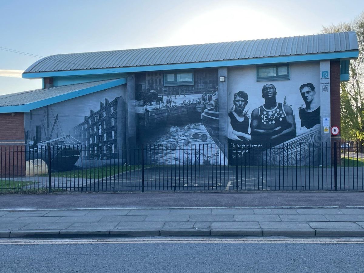 ❤️ | A hero who saved many locals from drowning in the Mersey and the docks, and taught countless others to swim, has been honoured with a mural in Liverpool.

READ MORE 👉 tinyurl.com/4vv82pfk