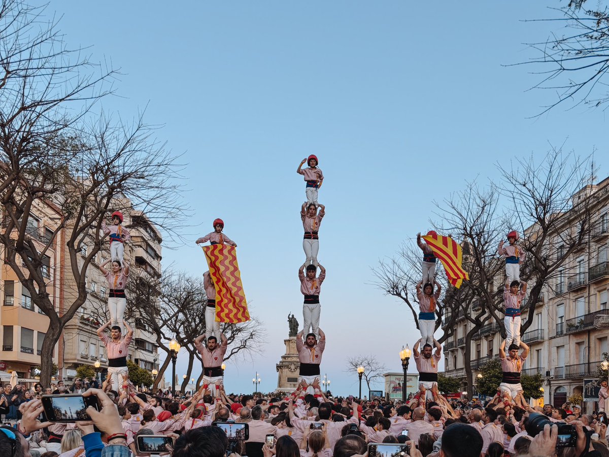 xiquetstgn's tweet photo. Hem acabat la didad amb un pilar de 5 i quatre pilars de 4! 

Gràcies, Colla! 
Seguim! 

#castells #xiquetsdetarragona #SantJordiTGN #matalasserament https://t.co/wYjh2q1IxM