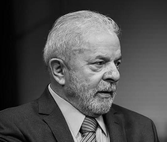 pedrorousseff's tweet photo. COMPARTILHEM AO MÁXIMO 

Presidente Lula ACABA de DEMITIR o presidente do INSS após operação da PF revelar FRAUDE bilionária em benefícios. 

LULA acabou com essa CORRUPÇÃO que DEITAVA E ROLAVA no governo Bolsonaro!!! https://t.co/cHifW817Ix