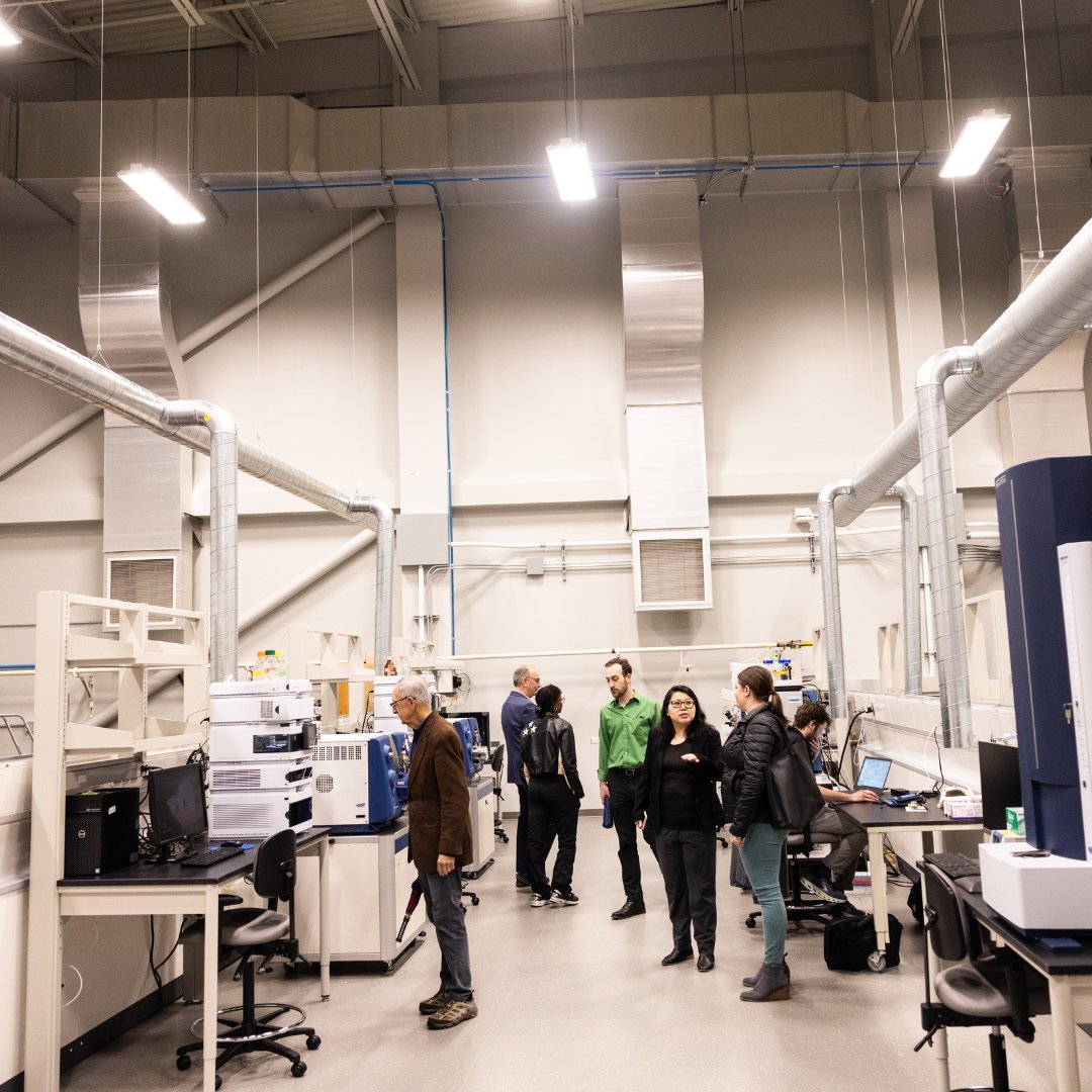 UIC_OVCR's tweet image. This week we celebrated the newly renovated UIC Center for Structural Biology, which will house four of our UIC Research Resource Center Core Facilities. The space will serve as a hub for #research discovery. 
#UICResearch #UICResearchMatters

Photos by Hilary Domke