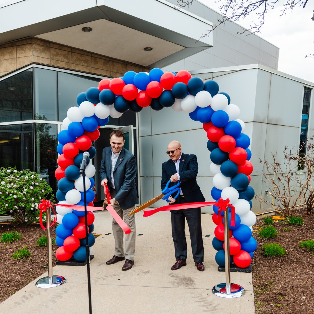 UIC_OVCR's tweet image. This week we celebrated the newly renovated UIC Center for Structural Biology, which will house four of our UIC Research Resource Center Core Facilities. The space will serve as a hub for #research discovery. 
#UICResearch #UICResearchMatters

Photos by Hilary Domke