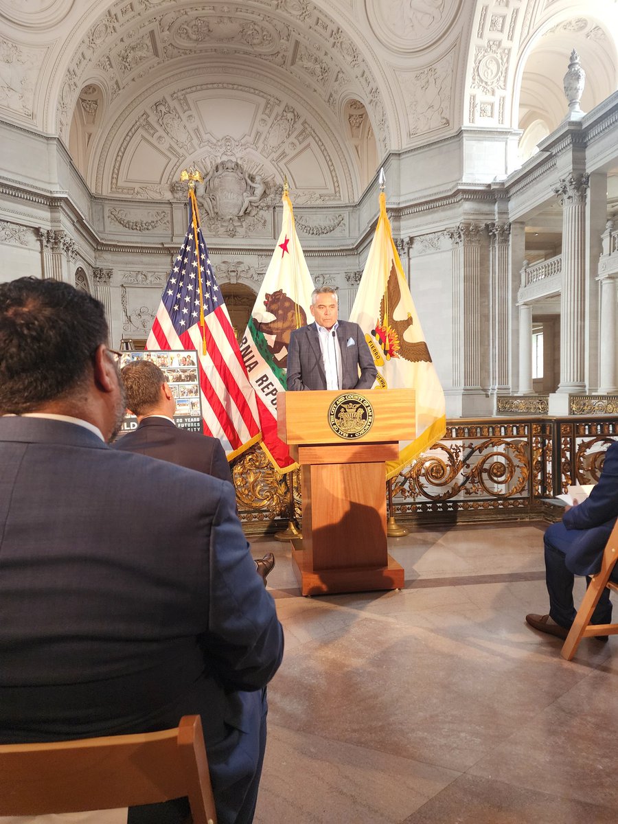jeaninecotter's tweet photo. Chris Iglesias CityBuild's first Director speaks at 20th Anniversary celebration of CityBuild https://t.co/XktnsZ6inu