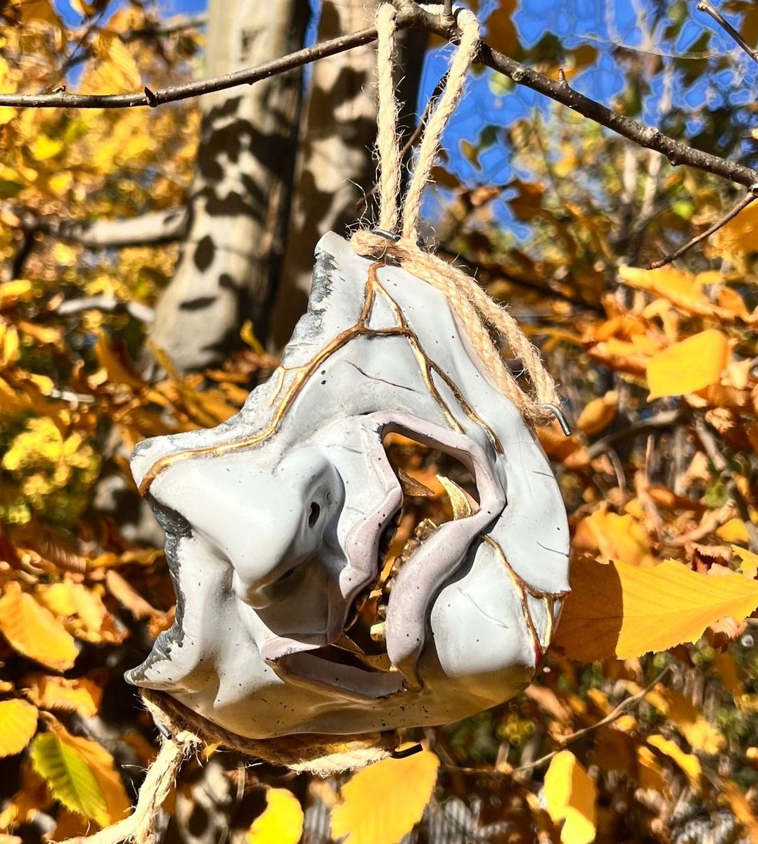 CosplayGin's tweet photo. After the second Trailer I'm even more hyped for #ghostofyotei and might have already found something very nice to craft 

Also Throwback to when I made Atsu's mask right after her first reveal.
@SuckerPunchProd https://t.co/m2Luk2NTya