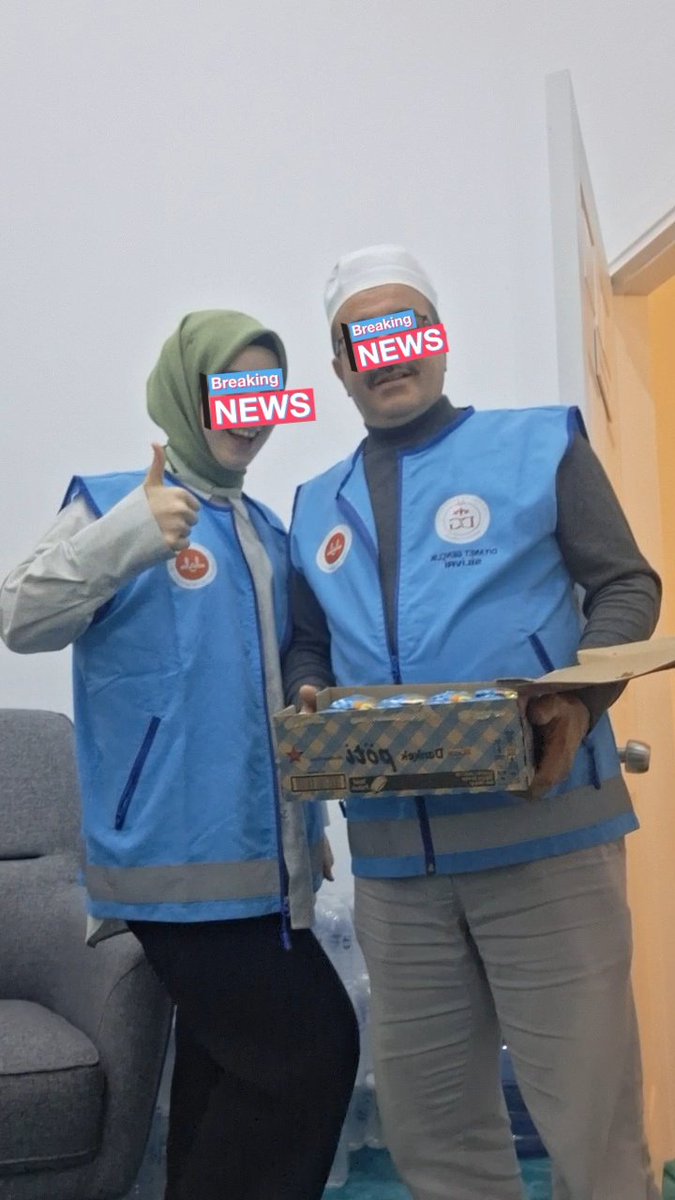 sumussse's tweet photo. Zor zamanlarda omuz omuza olmayı ben babamdan öğrendim (bugün camide görevdeyiz
#deprem https://t.co/9zwmDVfaev