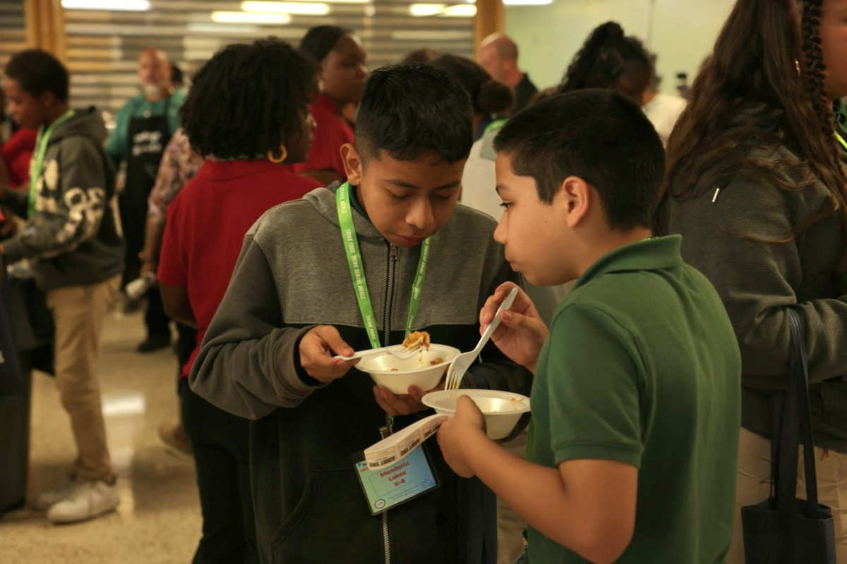 SuptDotres's tweet photo. A huge thank you to everyone who made the Department of Food & Nutrition’s 1st Annual Food Show a success! Over 500 students participated, tasting and evaluating new menu items at @miamikilliansr. Their feedback is invaluable in shaping the Child Nutrition Program. #MDCPSFoodShow #StudentVoices #YourBestChoiceMDCPS