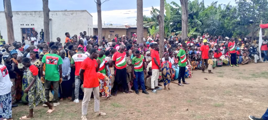 1️⃣ 📍 Ce Lundi 21 Avril 2025, le Secrétaire du <a href="/CnddFddNtahan/">CNDD-FDD - NTAHANGWA</a>, accompagné de son adjoint, a visité la colline de Warubondo (zone Gatumba, commune Ntahangwa), qui compte plus de 2 000 électeurs inscrits.
#CNDD_FDD #Warubondo #Gatumba #Burundi #Tsinda2025.