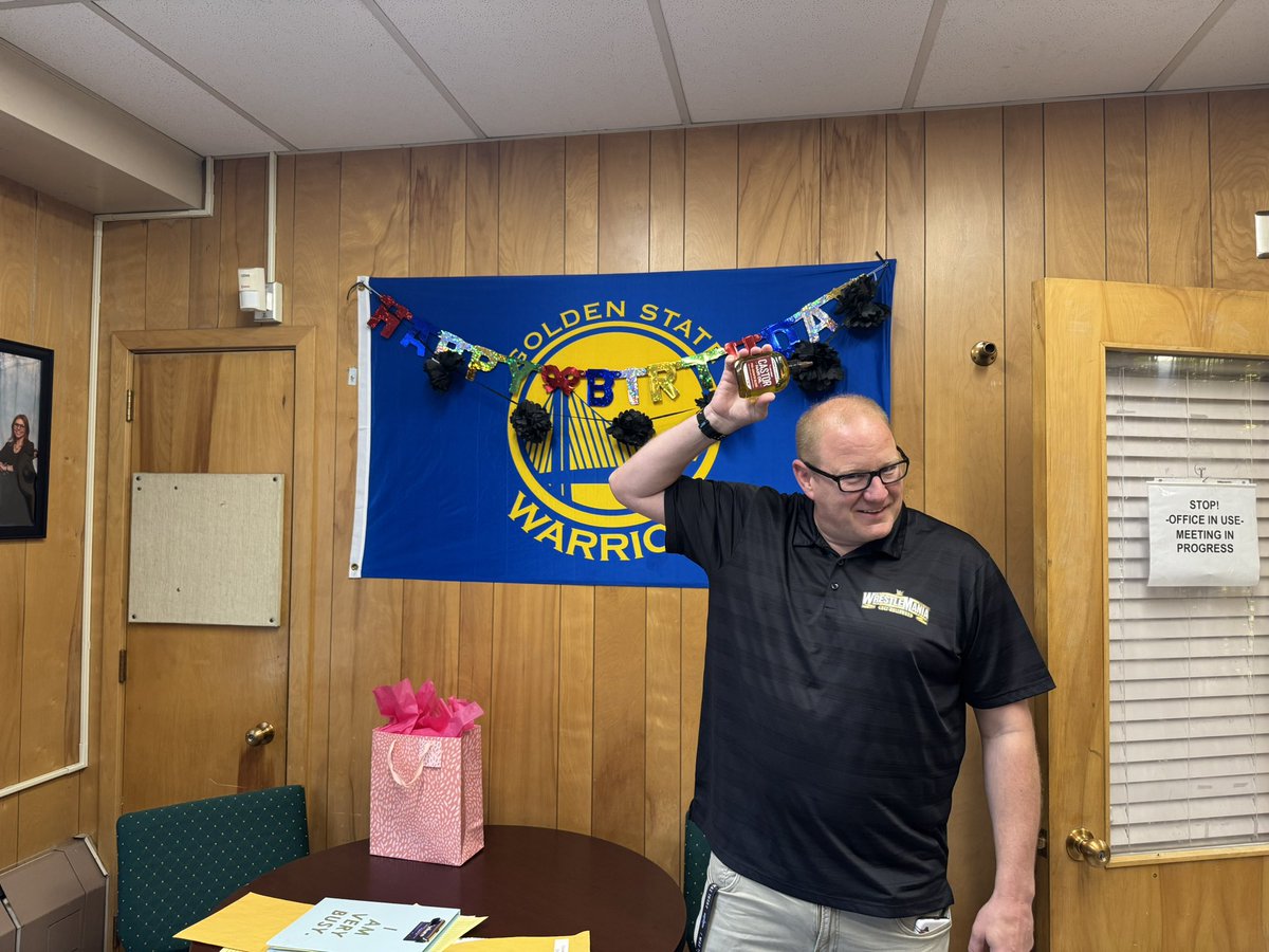 MustangsPHMS's tweet image. Happy Birthday to our very own Mr. Strawbridge, a great example of #PHMSMustangsPRIDE! 🐎💚 @MtDiabloUSD