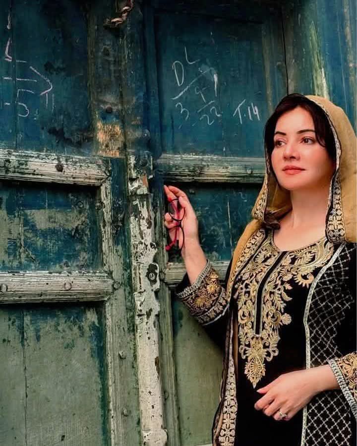 بند رکھوگے دریچے دل کے یارو کب تلک
کوئی دستک دے رہا ہے اٹھ کے دیکھو تو سہی